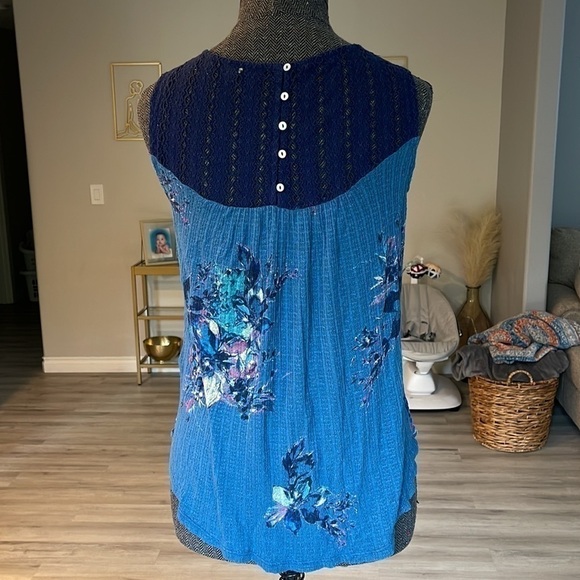 Lucky Brand Sleeveless Crochet Detail Top Size Small - Picture 9 of 10